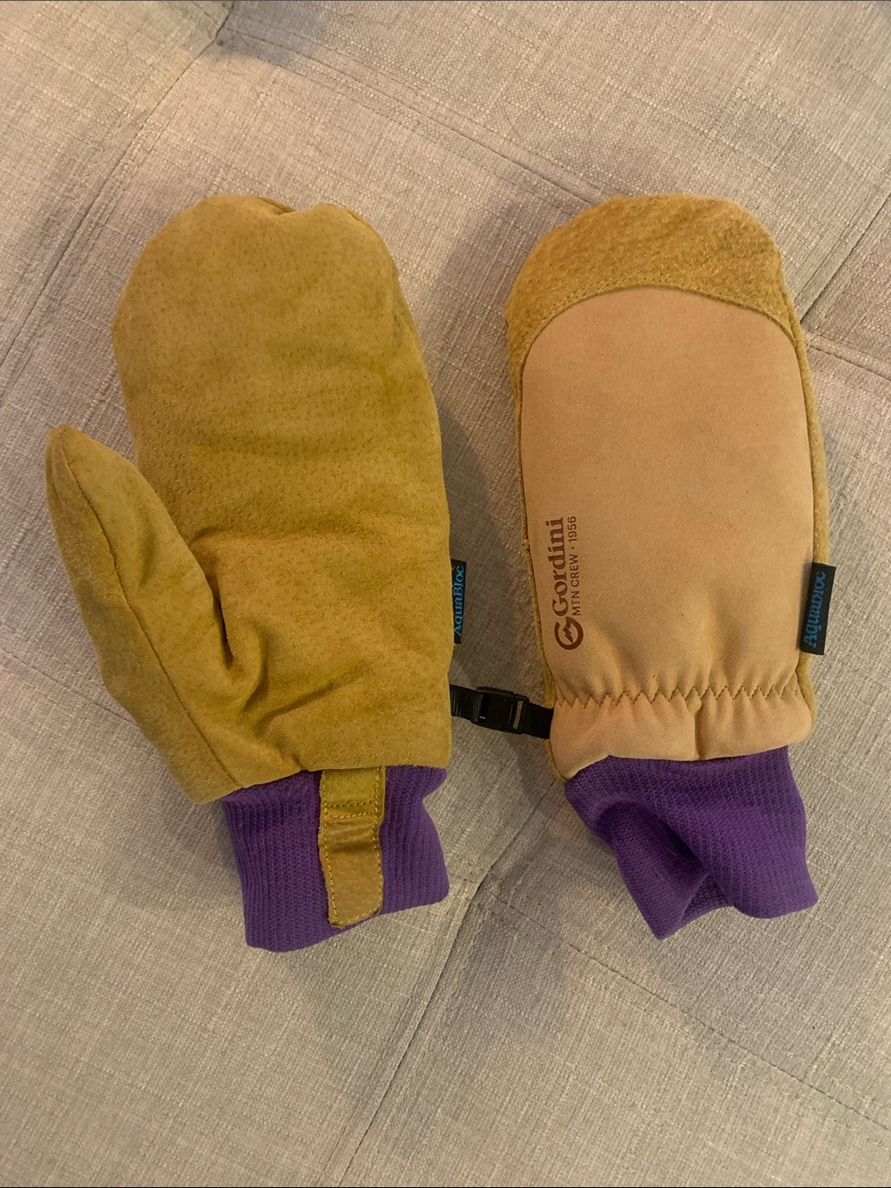 Gordini Women's Mustard and Purple Mittens